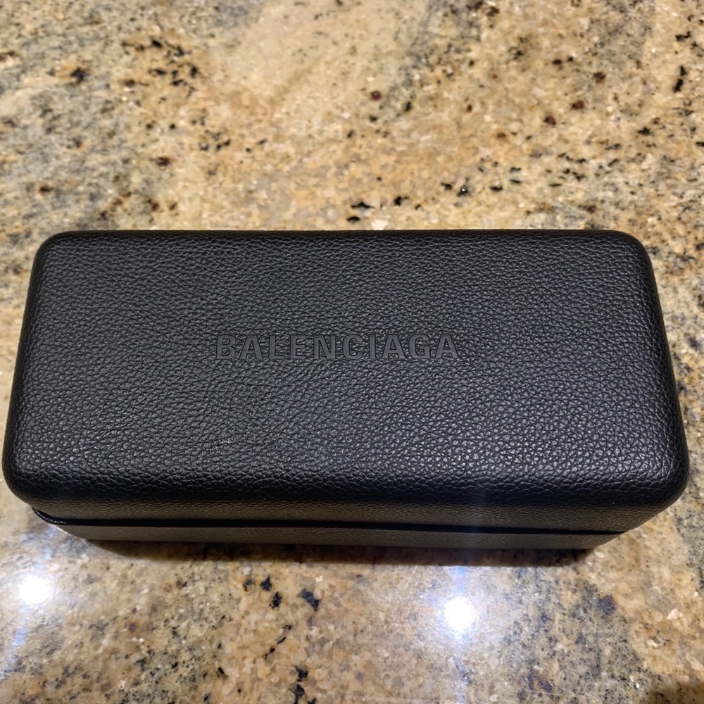 Never worn Balenciaga Sunglasses - Picture 5 of 5